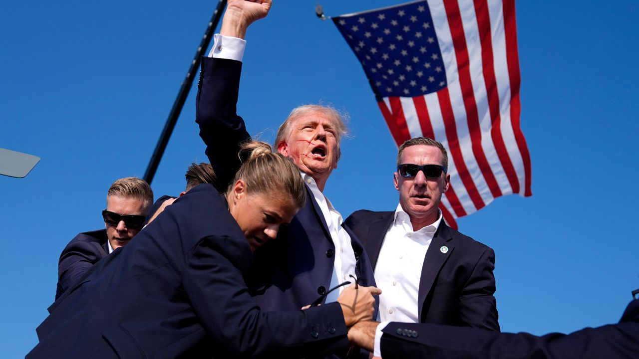 https://salarnews.in/public/uploads/images/newsimages/maannewsimage19092025_160204_Trump Assassination Attempt.jpg